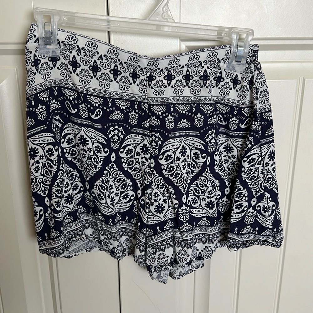 Mudd Blue and White Pattern shorts
